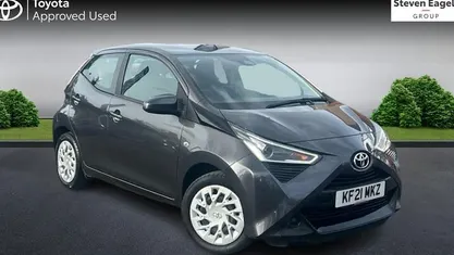 Used Toyota Aygo X-play 72 HP (52 kW) 2021 Hatchback