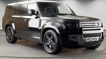 Usado Land Rover Defender SE Dynamic 300 CV (220 kW) 2023 Negro SUV