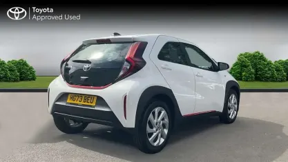 Used Toyota Aygo X PURE 72 HP (52 kW) 2023 White SUV
