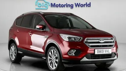 Käytetty Ford Kuga Titanium 120 HP (88 kW) 2019 Punainen Katumaasturi