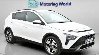 Begagnad Hyundai Bayon Premium 101 HK (74 kW) 2023 Vit SUV