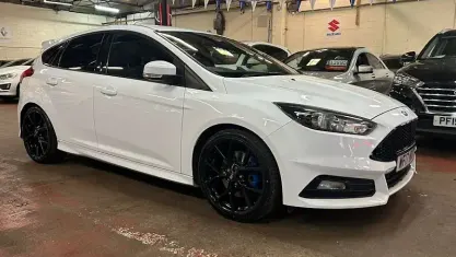 Used Ford Focus ST 185 HP (136 kW) 2016 White Hatchback