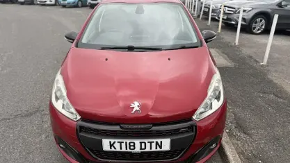 Used Peugeot 208 GT-line 99 HP (72 kW) 2018 Red Hatchback