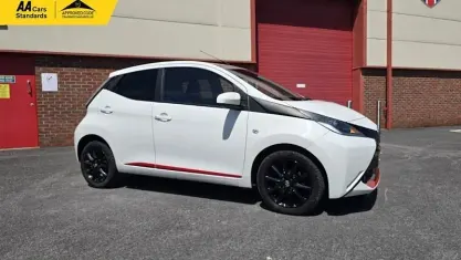 Used Toyota Aygo x-press 69 HP (50 kW) 2018 White Hatchback