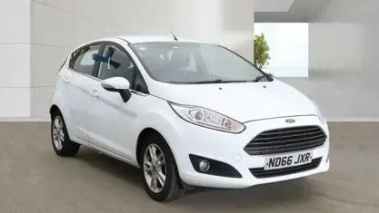 Used Ford Fiesta Zetec 82 HP (60 kW) 2016 White Hatchback