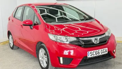 Used Honda Jazz SE 102 HP (75 kW) 2016 Red Hatchback