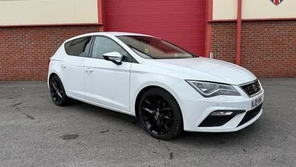 Used Seat Leon FR Sport 190 HP (139 kW) 2019 White Hatchback