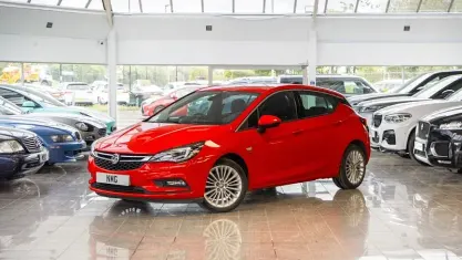 Used Vauxhall Astra Elite 160 HP (117 kW) 2016 Red Hatchback