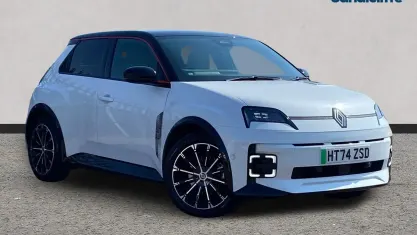 Used Renault R5 Iconic 110 kW (150 HP) 2025 White/black Hatchback