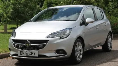 Used Vauxhall Corsa SRi 90 HP (66 kW) 2017 Black Hatchback