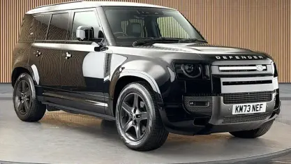 Used Land Rover Defender SE Dynamic 250 HP (183 kW) 2023 Santorini black SUV