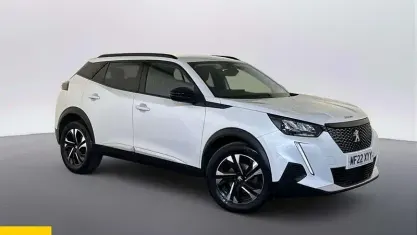Usado Peugeot 2008 Allure Premium 110 CV (80 kW) 2022 Blanco SUV