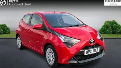 Used Toyota Aygo X-play 72 HP (52 kW) 2021 Red Hatchback