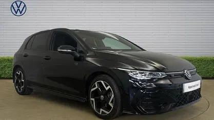 Begagnad VW Golf VIII R-line 150 HK (110 kW) 2025 Svart Halvkombi