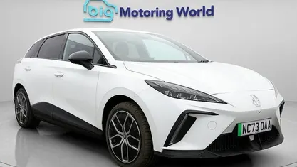 Used MG MG4 EV Trophy 150 kW (204 HP) 2024 White Hatchback