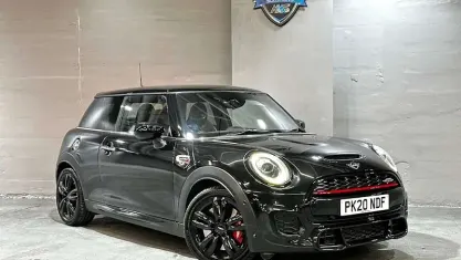 Usado Mini John Cooper Works Hatch 231 CV (169 kW) 2020 Negro Utilitario