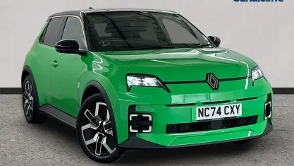 Used Renault R5 Komfort 110 kW (150 HP) 2025 Green/black Hatchback
