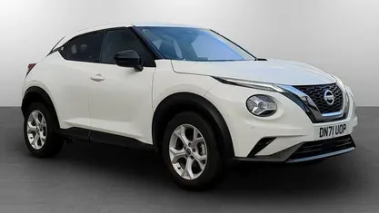White Used 2022 Nissan Juke N-Connecta SUV | £15,490 (Fair price)