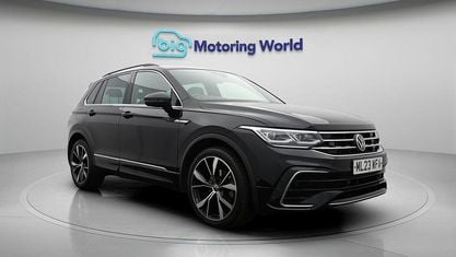 Second-hand VW Tiguan R-line 150 CP (110 kW) 2023 Negru SUV
