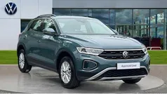 Petrol blue metallic Used 2024 VW T-Roc Life SUV | £22,074 (Fair price)