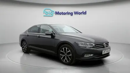 Begagnad VW Passat SEL 150 HK (110 kW) 2021 Grå Kombi