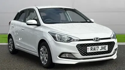 Used Hyundai i20 75 HP (55 kW) 2017 White Hatchback