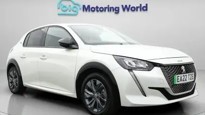 Used Peugeot e-208 Allure Premium 100 kW (136 HP) 2022 White Hatchback