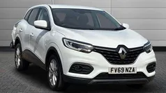 White Used 2019 Renault Kadjar Play SUV | £12,290 (Fair price)
