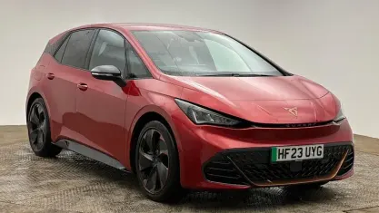 Begagnad Cupra Born e-Boost 169 kW (230 HK) 2023 Röd Halvkombi