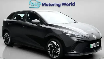 Używany MG MG4 EV SE 319 kW (435 KM) 2023 Czarny Hatchback