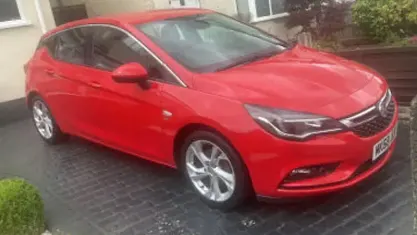 Used Vauxhall Astra SRi 105 HP (77 kW) 2018 Red Hatchback