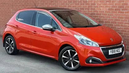 Used Peugeot 208 Allure Premium 82 HP (60 kW) 2018 Orange Hatchback