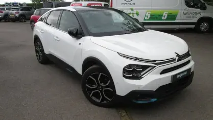 Używany Citroën e-C4 Shine 100 kW (136 KM) 2022 Biały Hatchback