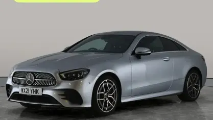 Begagnad Mercedes E220 AMG Line Premium 194 HK (142 kW) 2023 Sportkupé