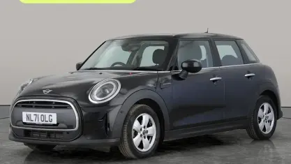 Usado Mini Cooper Classic 136 CV (100 kW) 2022 Negro Utilitario