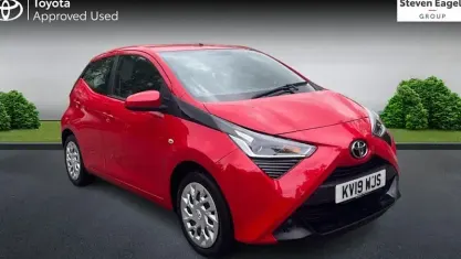 Used Toyota Aygo X-play 72 HP (52 kW) 2019 Red Hatchback