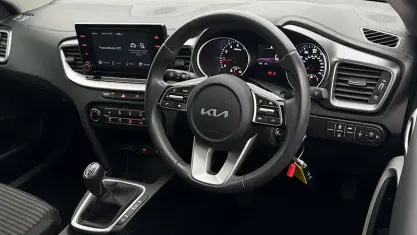 Gebraucht Kia Ceed 160 PS (117 kW) 2023 Grau Kleinwagen