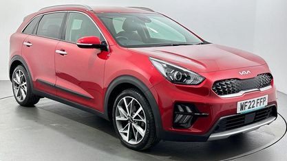 Gebraucht Kia Niro 141 PS (103 kW) 2022 Rot SUV
