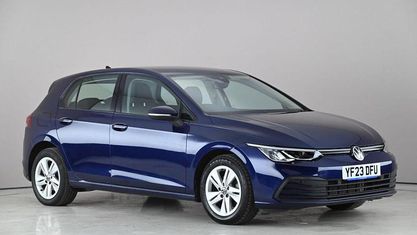 Używany VW Golf VIII Life 131 KM (96 kW) 2023 Niebieski Hatchback