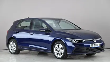 Used VW Golf VIII Life 131 HP (96 kW) 2023 Blue Hatchback