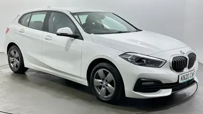 Used BMW 118 Comfort Edition 140 HP (102 kW) 2020 White Hatchback