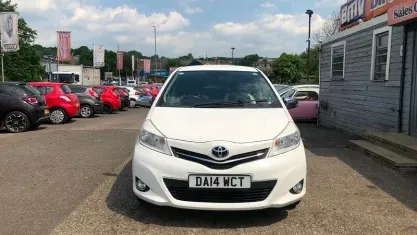 Second-hand Toyota Yaris Trend 101 CP (74 kW) 2014 Alb Hatchback