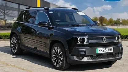 Used Renault 4 E-Tech Iconic 110 kW (150 HP) 2025 Black SUV