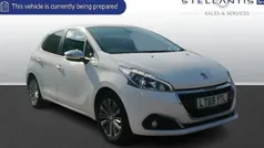Used 2018 Peugeot 208 Signature Sky Hatchback | £6,350 (Fair price)