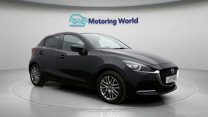 Używany Mazda 2 Inclusive 90 KM (66 kW) 2022 Czarny Hatchback
