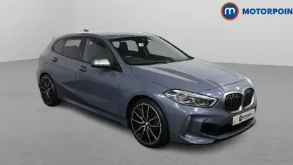Begagnad BMW M135 306 HK (225 kW) 2023 Grå Halvkombi