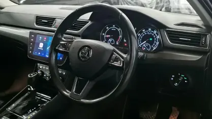 Gebraucht Skoda Superb SE L Executive 190 PS (139 kW) 2018 Blau Kombi