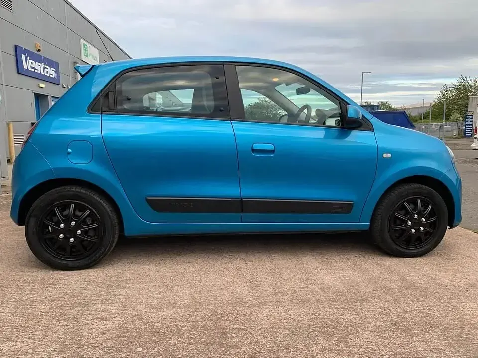 Used Renault Twingo Play 70 HP (51 kW) 2015 Blue Hatchback