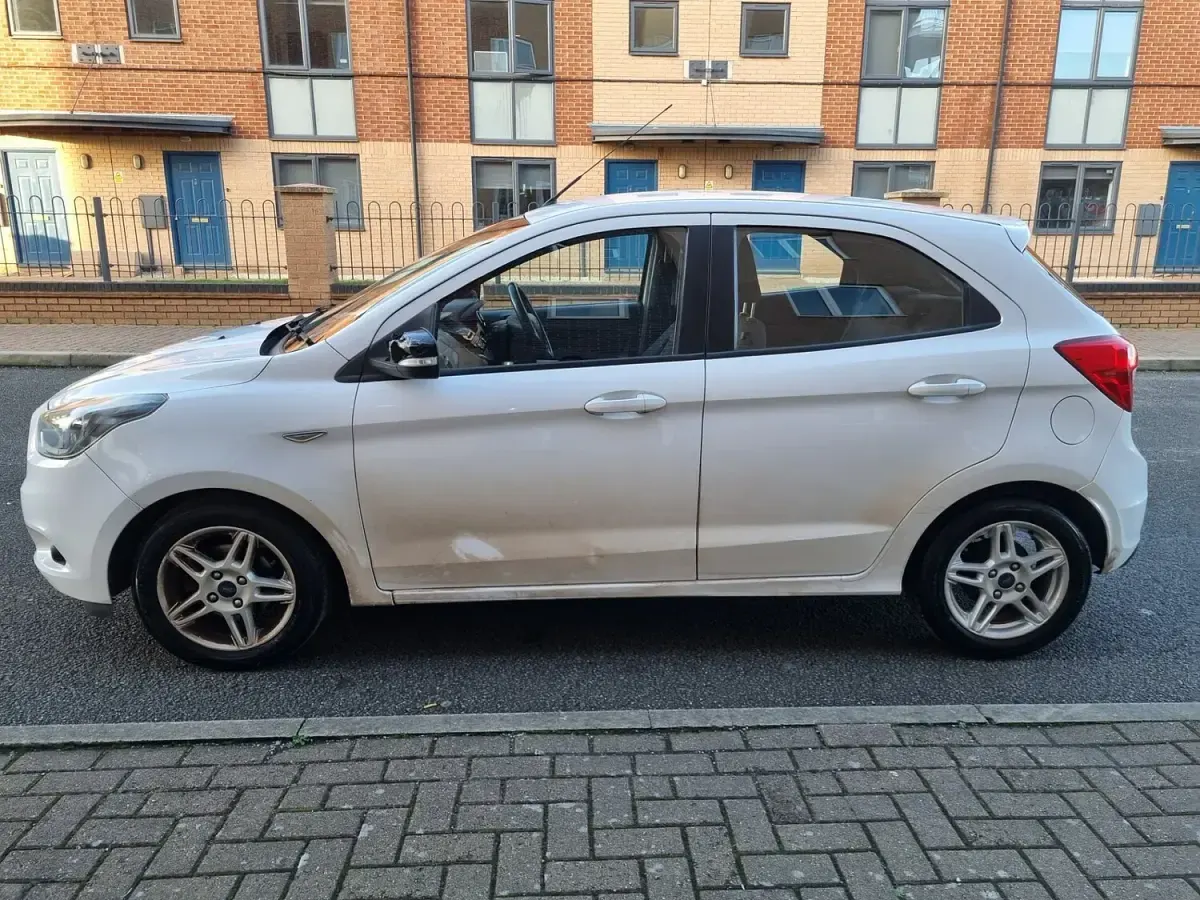 Used Ford Ka Plus Zetec 85 HP (62 kW) 2017 White Hatchback