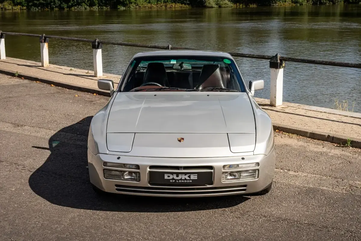 Used Porsche 944 Turbo 220 HP (161 kW) 1986 Silver Coupe